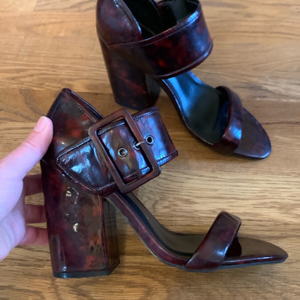 Women's Cynthia Rowley Women's Block Heel Size 38 Buckle Tortoise Shell Brown